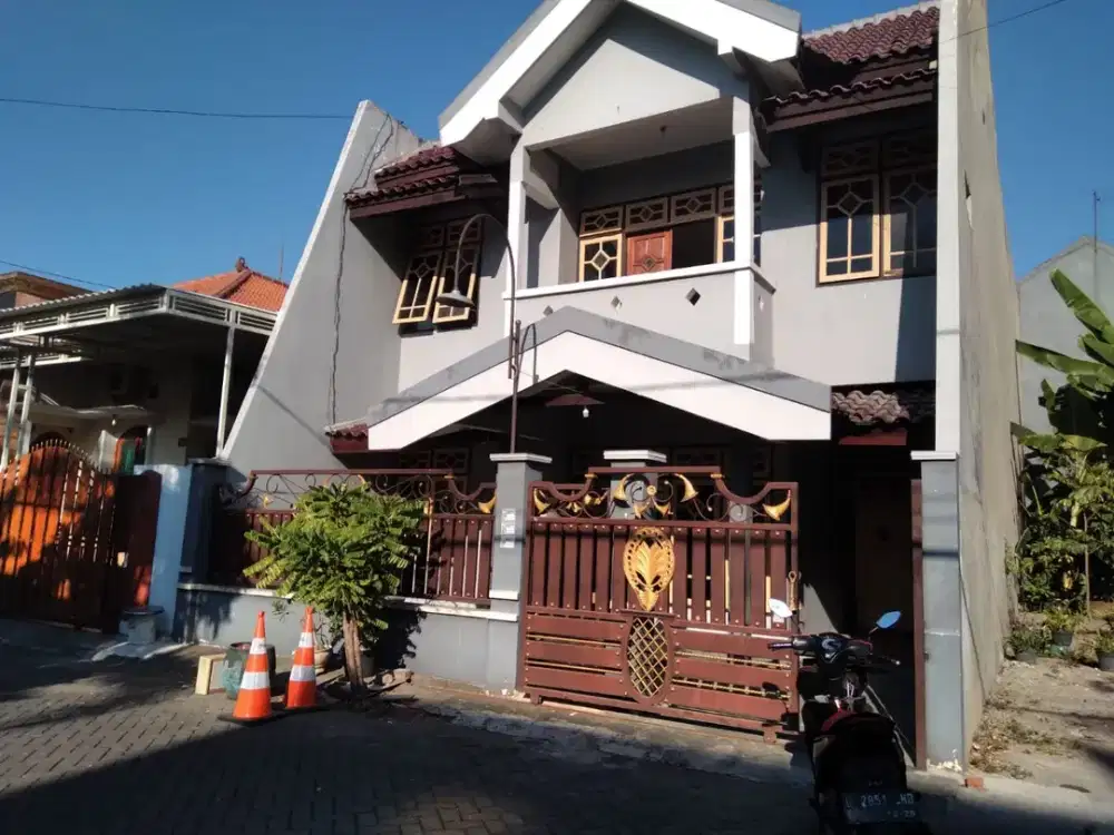 Dijual Rumah 2 Lantai , 5 KT di Surabaya, Bebas Banjir deket SMP Al-Hikmah