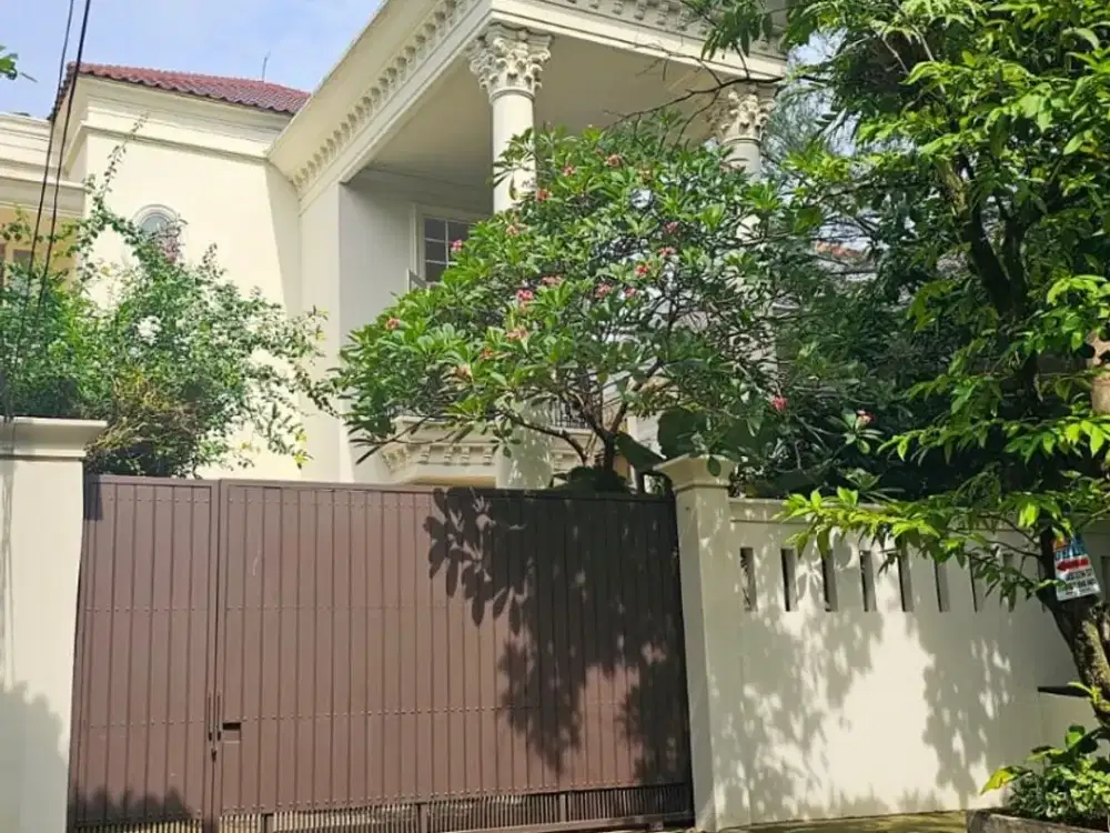 Rumah Mewah 2,5 Lantai Full Marmer Lengkap Kolam Renang di Kemang
