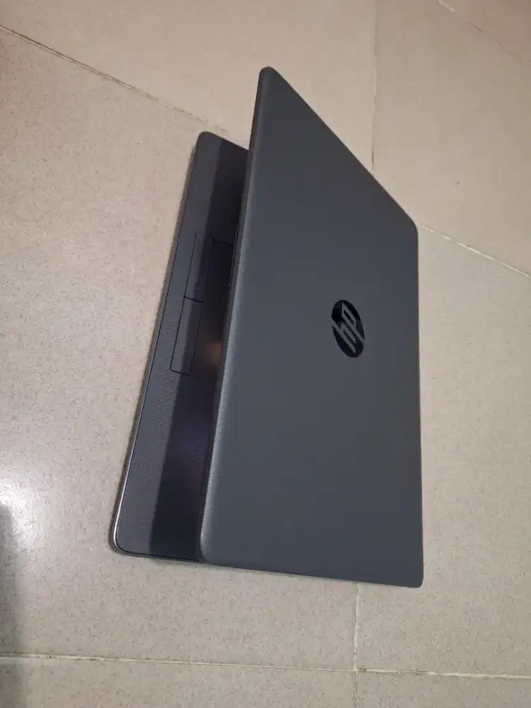 Bismillah dijual laptop hp 240 g8 slim core i3gen11 baterai 3jam