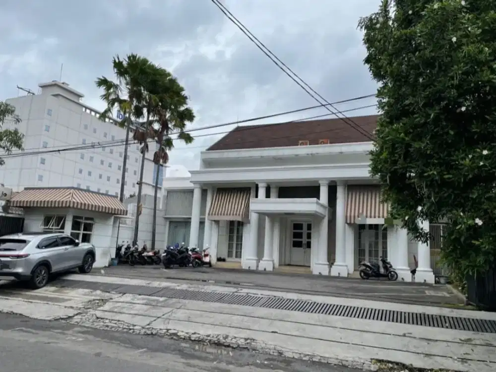 Komersial Tengah Kota Surabaya