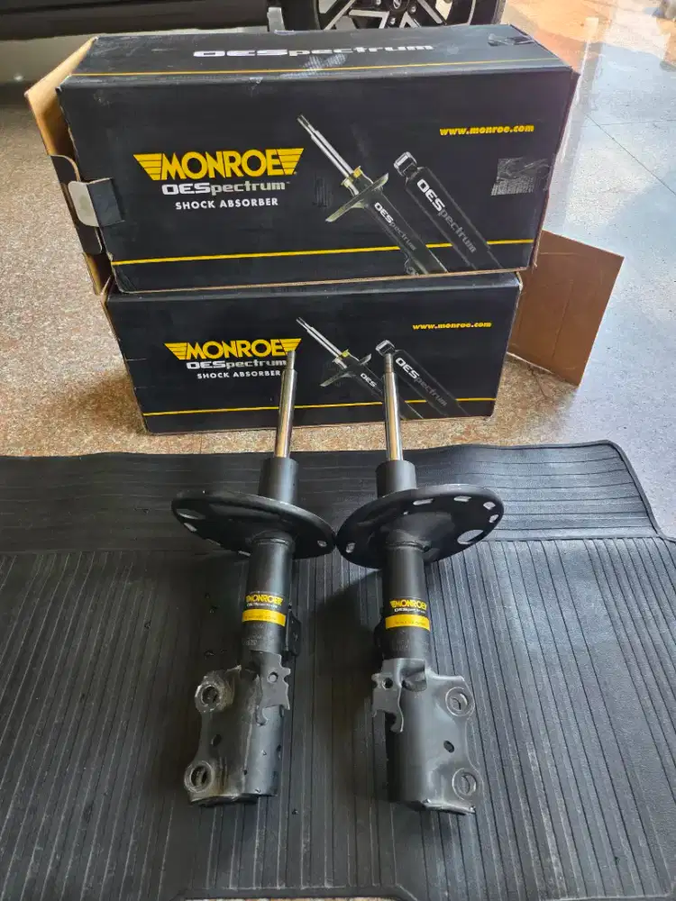 Shockbreaker depan Alphard AGH30 Monroe