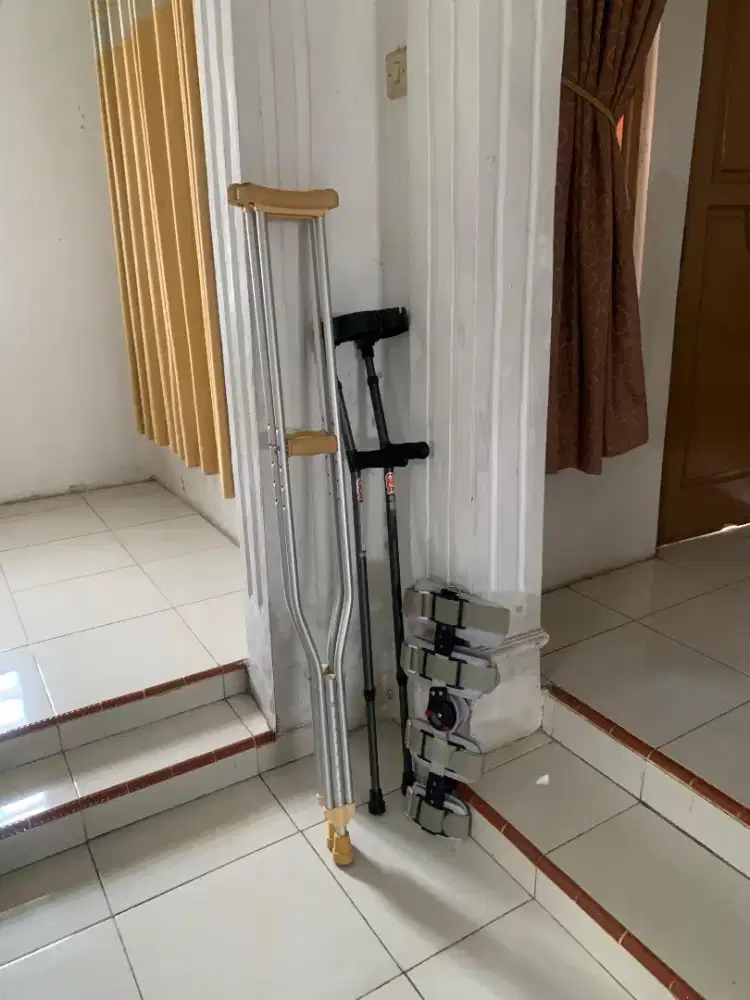 tiga alat perbantuan akibat cidera