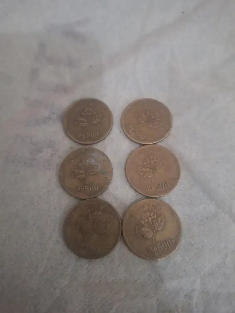 Uang koin 500 rp 
Versi lama warna emas 
Batang langka ada 6 koin  
Li