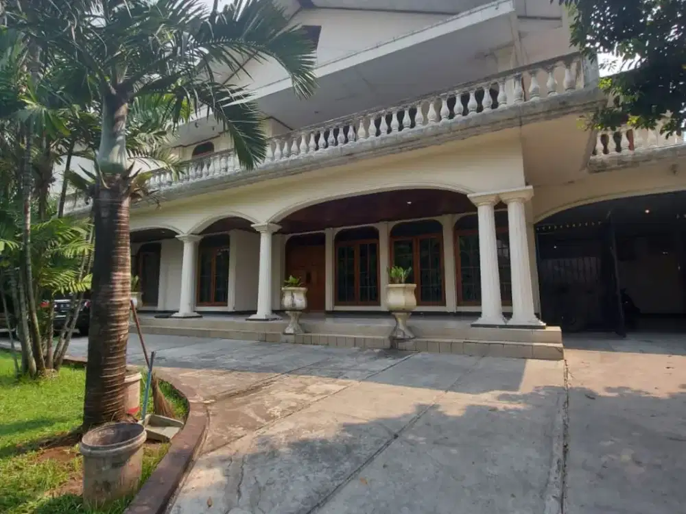 Dijual Turun Harga Rumah Bangunan Kokoh di Kemang