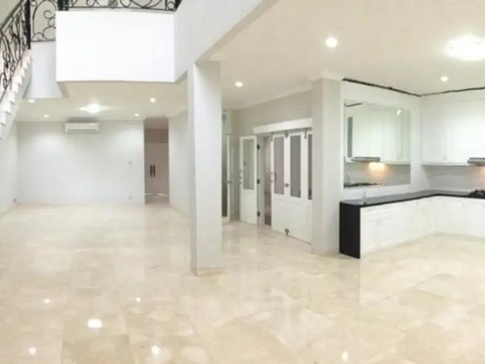 Dijual  Rumah Cantik baru direnovasi di jalan Brawijaya Jaksel.