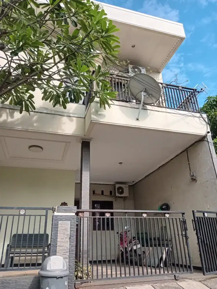 Rumah Petukangan, 2 lantai, Fully Furnish, Dekat Pintu Tol