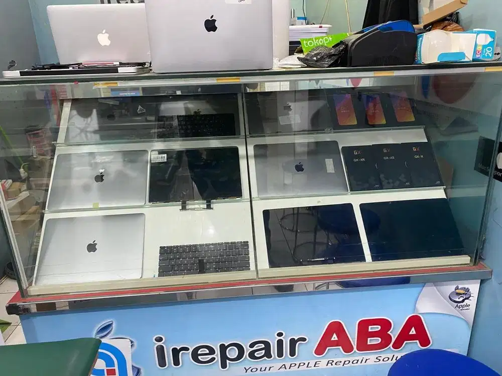 Etalase Kaca Dan Meja Service