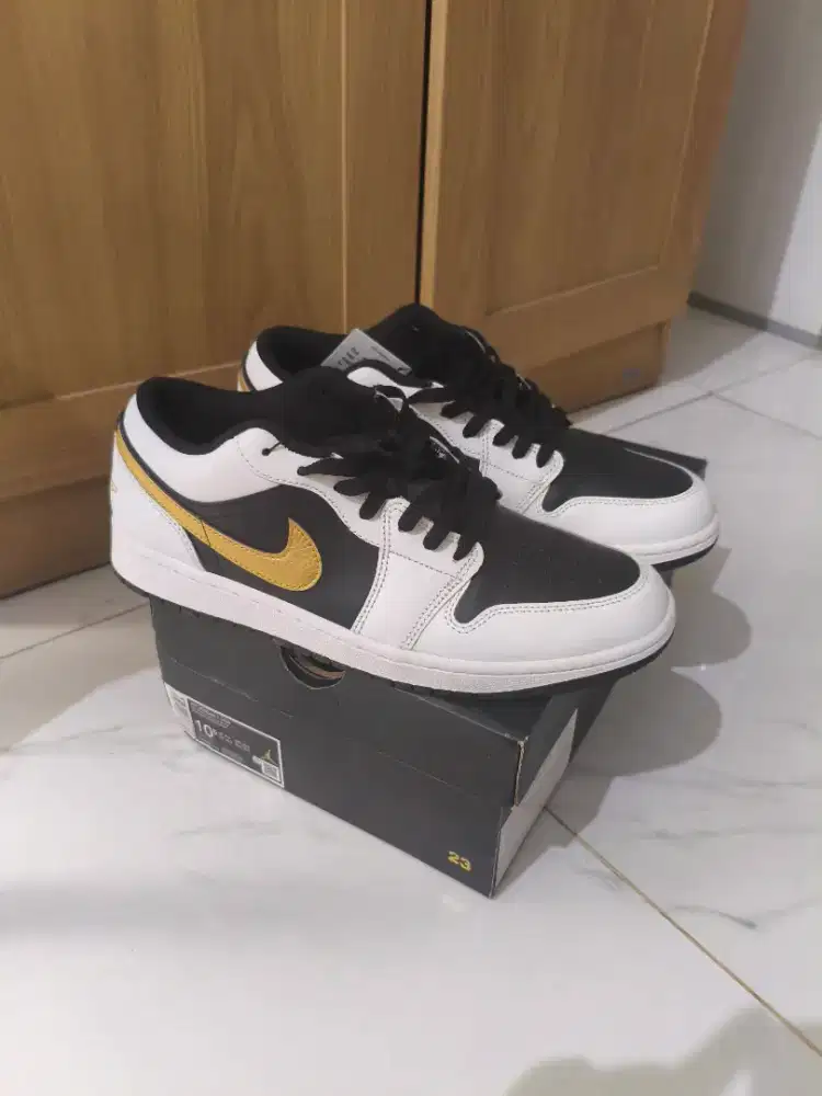 Nike Air Jordan 1 Low White Black Gold size eur 44.5 pair KICK AVENUE