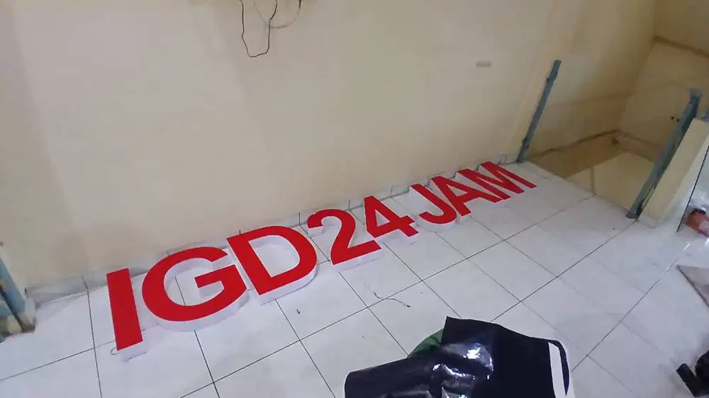 Huruf timbul akrilik non lampu