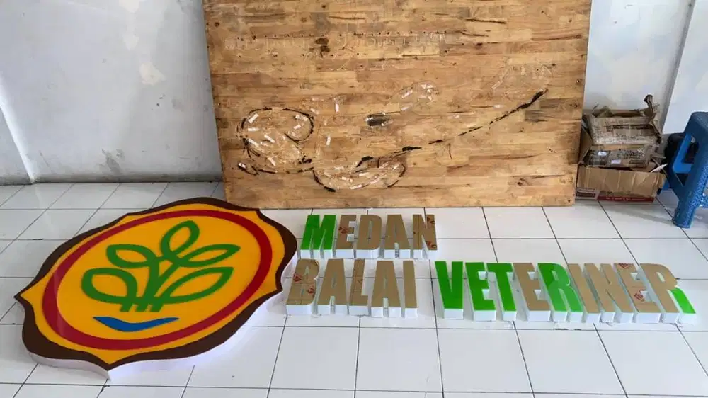 Huruf timbul akrilik non lampu