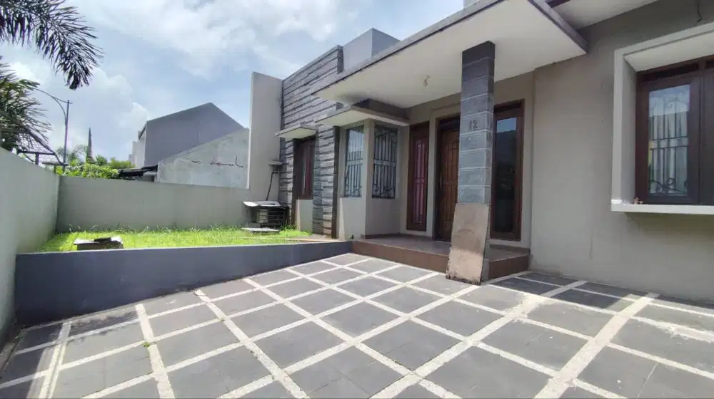 Jual Rumah Singgasana Pradana