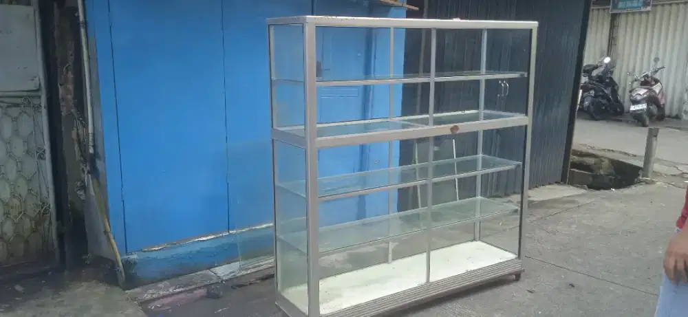 Etalase ukuran P=1.5M T=1.5M L=40CM