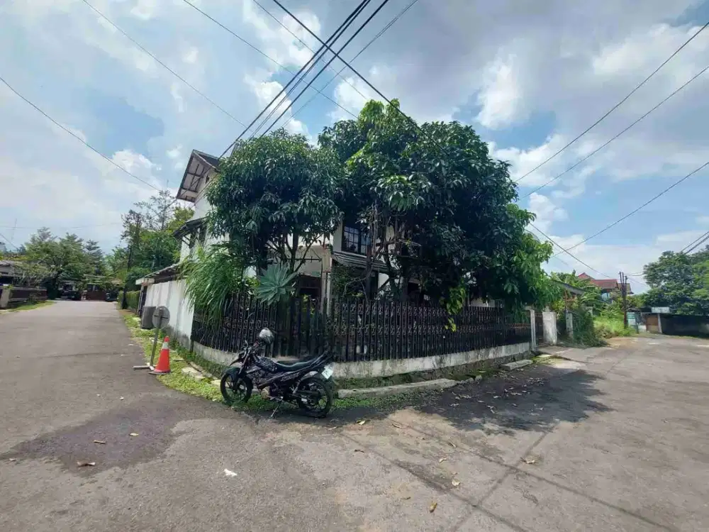 rumah lokasi strategis posisi hoek di golf arcamanik bandung