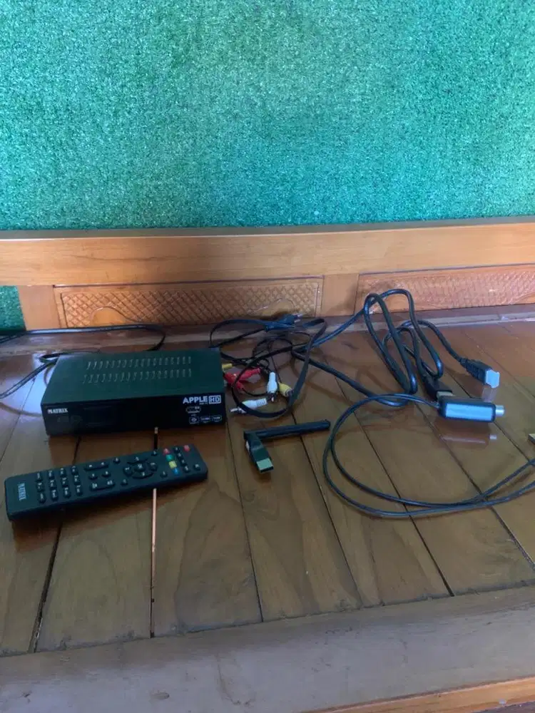 Paket lengkap stb + dongle wifi + penguat sinyal tv