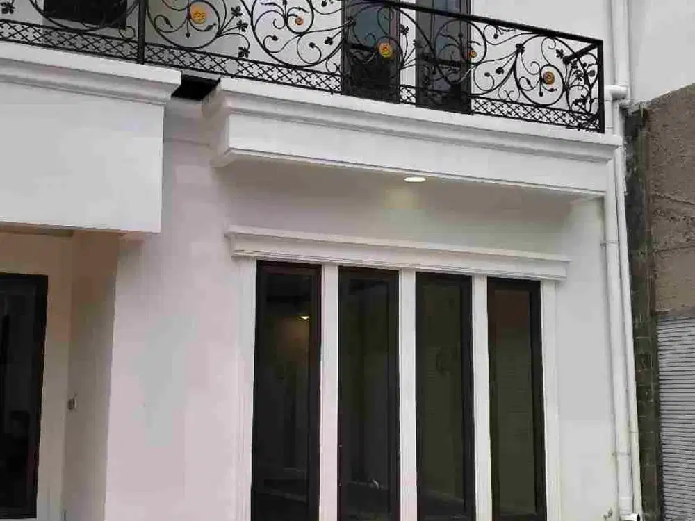 Rumah mewah ala villa di tengah kota jakarta harga ekonomis