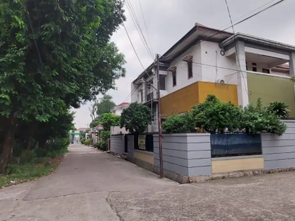 rumah hook,bebas banjir di komplek inkopol Kranji,Bekasi barat