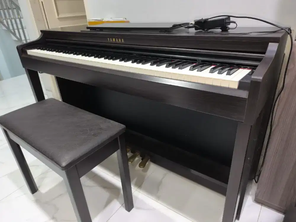 Yamaha CLAVINOVA CLP-525