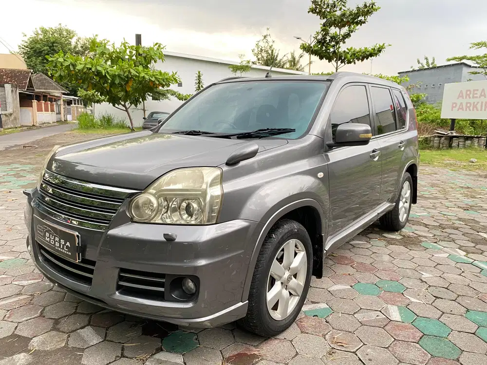 NISSAN XTRAIL 2011 Matic Abu
