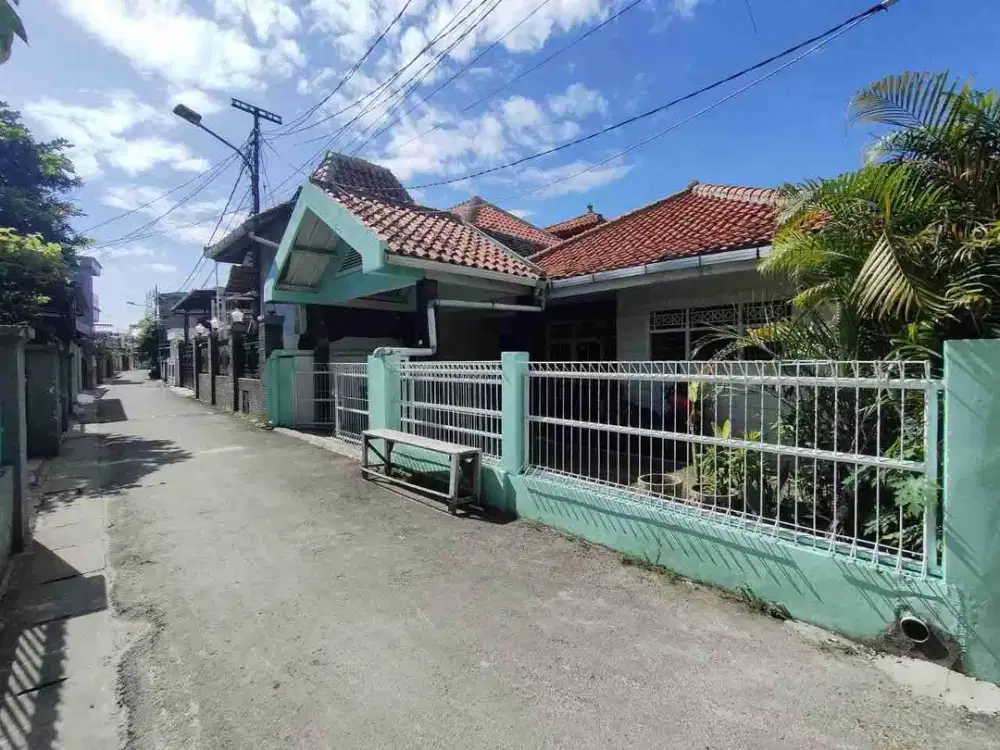 Rumah Terawat Tanah bangunan Lega Harga Ekonomis di Ciputat cocok untuk Bisnis Kosan