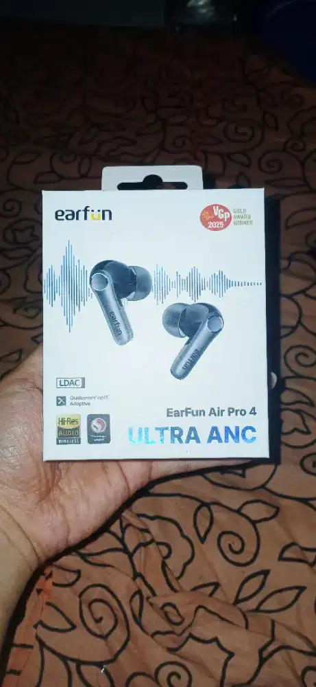 Earfun Air Pro 4 Ultra ANC Hitam