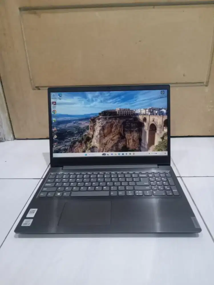 Laptop Lenovo V15 IIL