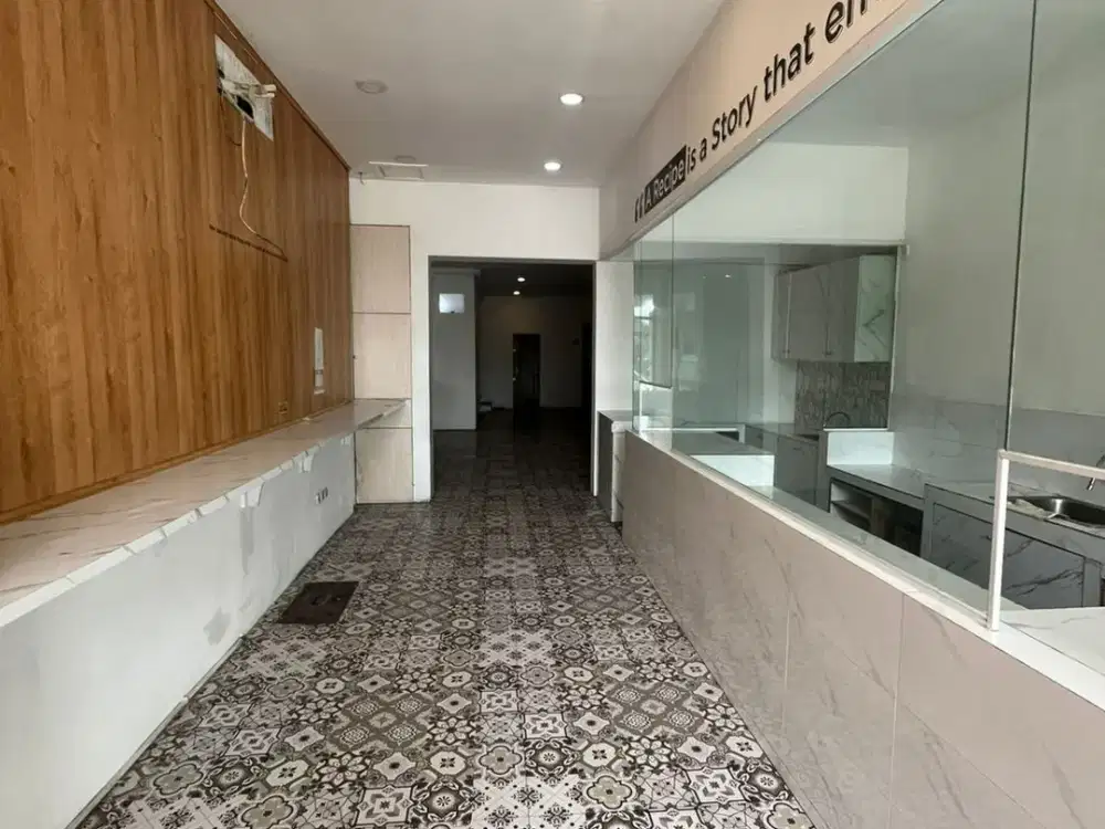 Ruko extra 40m PIK 1 CORDOBA Bulevar 4 lt udah extand (hemat ratusan juta)  & Lift barang deket leko