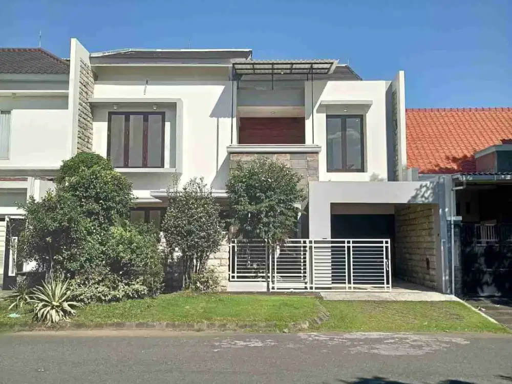 Termurah‼️Rumah 2 Lantai Luas 240m² di Jalan Utama Puri Surya Jaya Gedangan