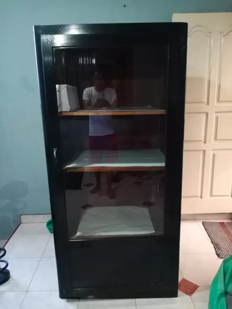 Lemari kayui jati, lemari etalase jati