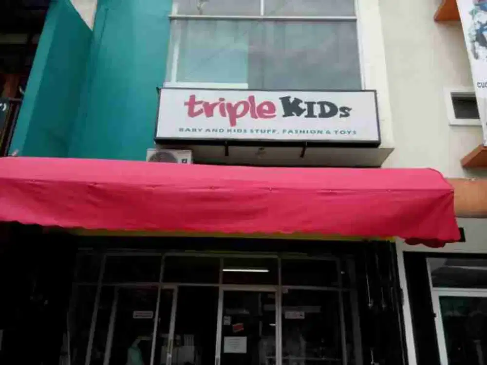 DIJUAL RUKO AKTIF 3 lantai, pinggir jalan utama di Antapani bandung