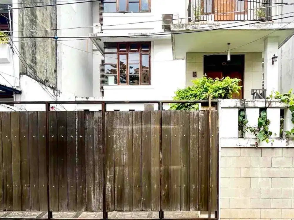 Jual Rumah Minimalist LT 185m2 Strategis ke SCBD di Kebayoran Baru