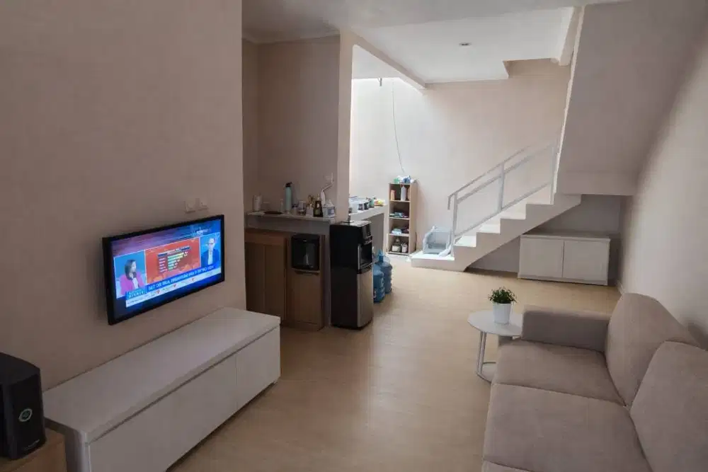 DIJUAL / DISEWAKAN / DIKONTRAKAN Rumah Adem Tenang Di Depan Hutan Kota