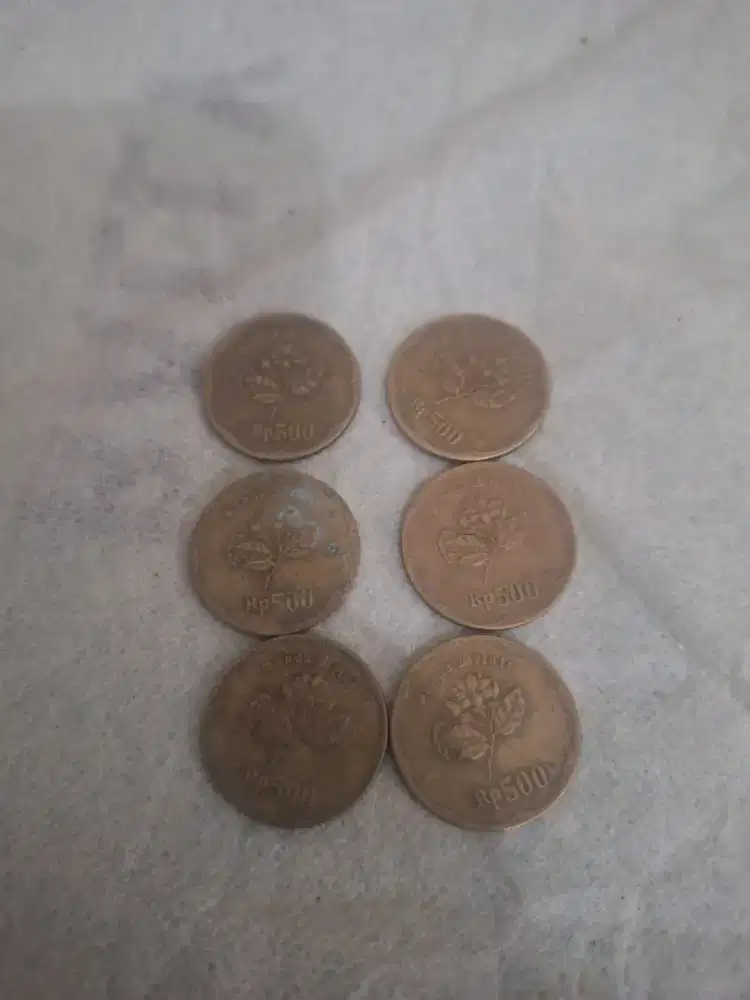 Uang koin 500 rp 
Versi lama warna emas 
Batang langka ada 6 koin  
Li