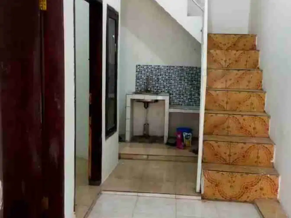 Sewa Rumah 5 kamar dekat kampus 2 lantai strategis bagus
