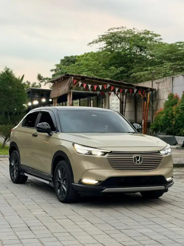 HR-V SE Two Tone 2023 Automatic