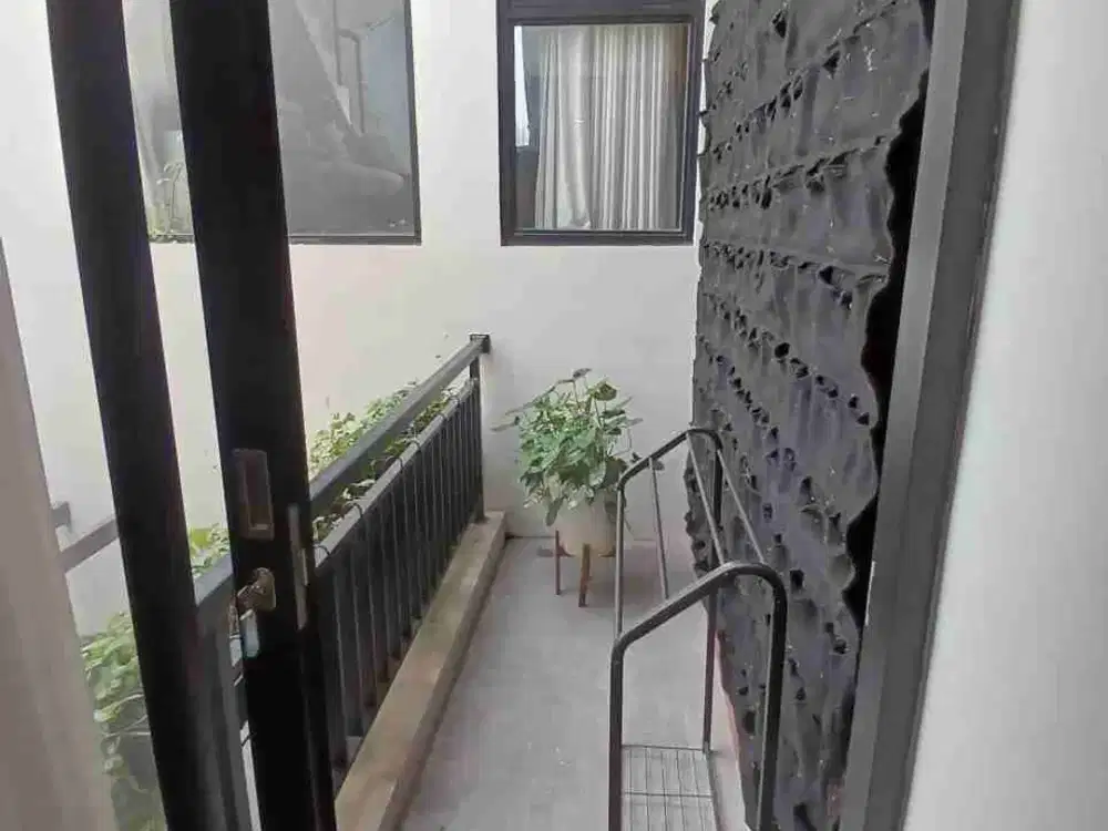 Dijual rumah 3 lantai Kota Wisata Cibubur