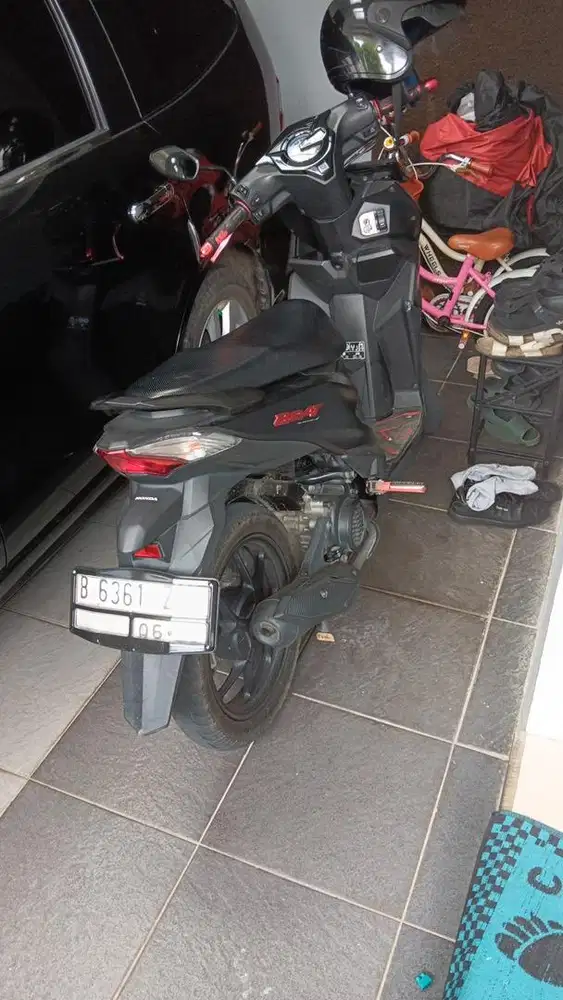 Beat Deluxe hitam tahun 2023