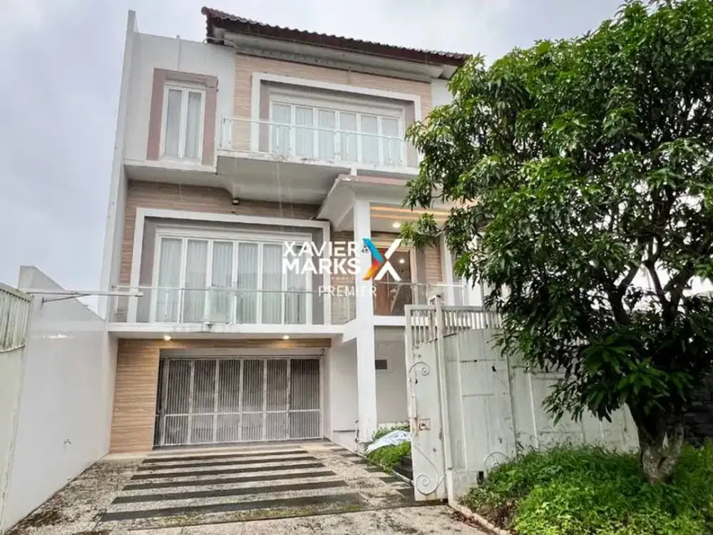 Rumah  Mewah Harga Menarik di Greenwood Boulevard Araya Malang