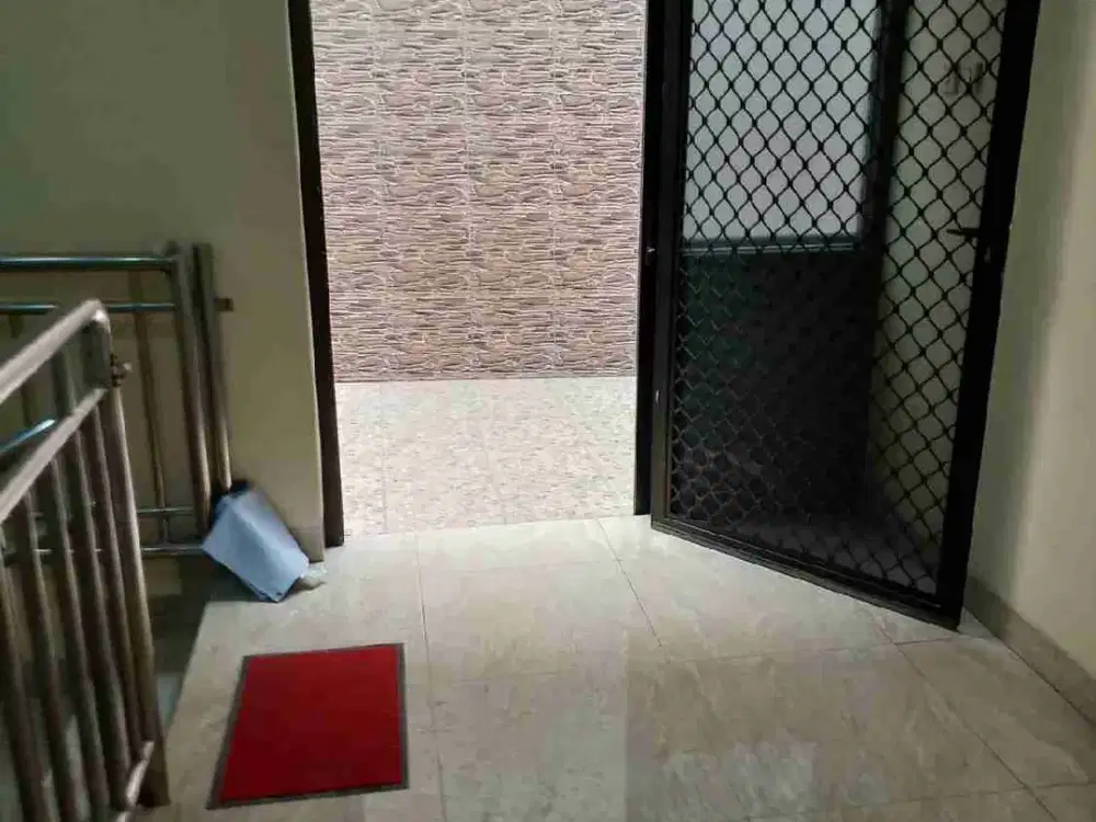 Dijual/disewakan Rumah Toko 2 lantai cocok buat usaha di Kampung Bogor Prapatan Bekasi Utara