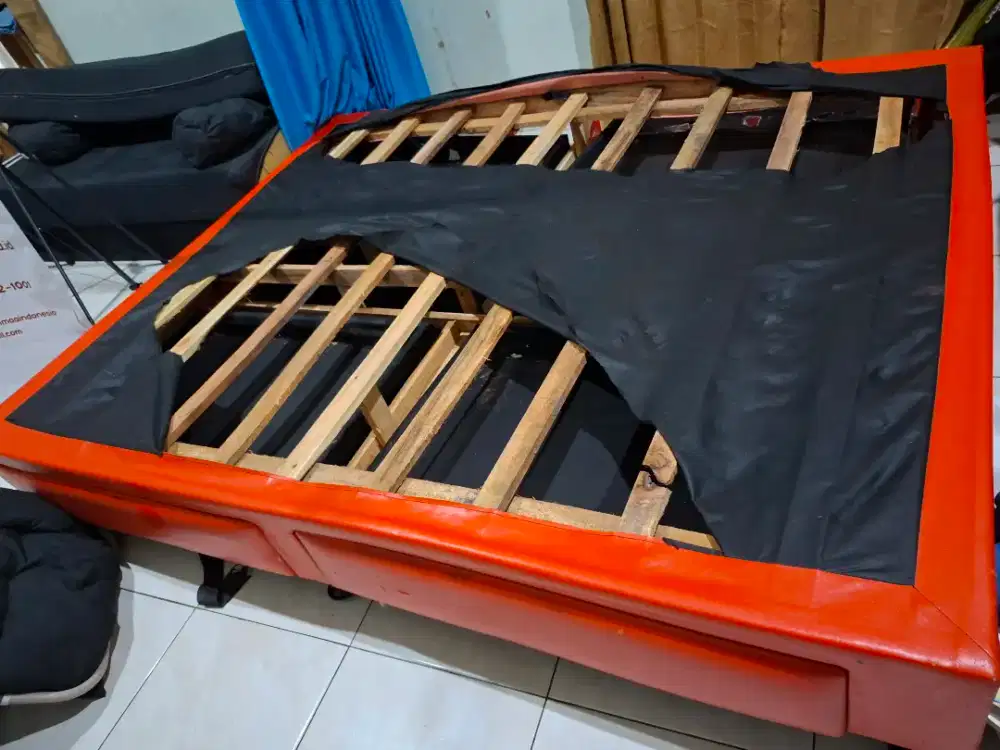 Dipan ranjang size queen 4 laci kanan kiri