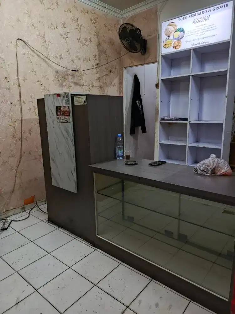 Dijual barang bekas perlengkapan toko