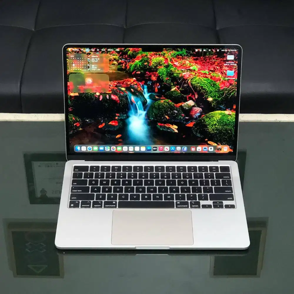 MacBook Air M2 2022 8/256GB – Mulus & Siap Pakai
