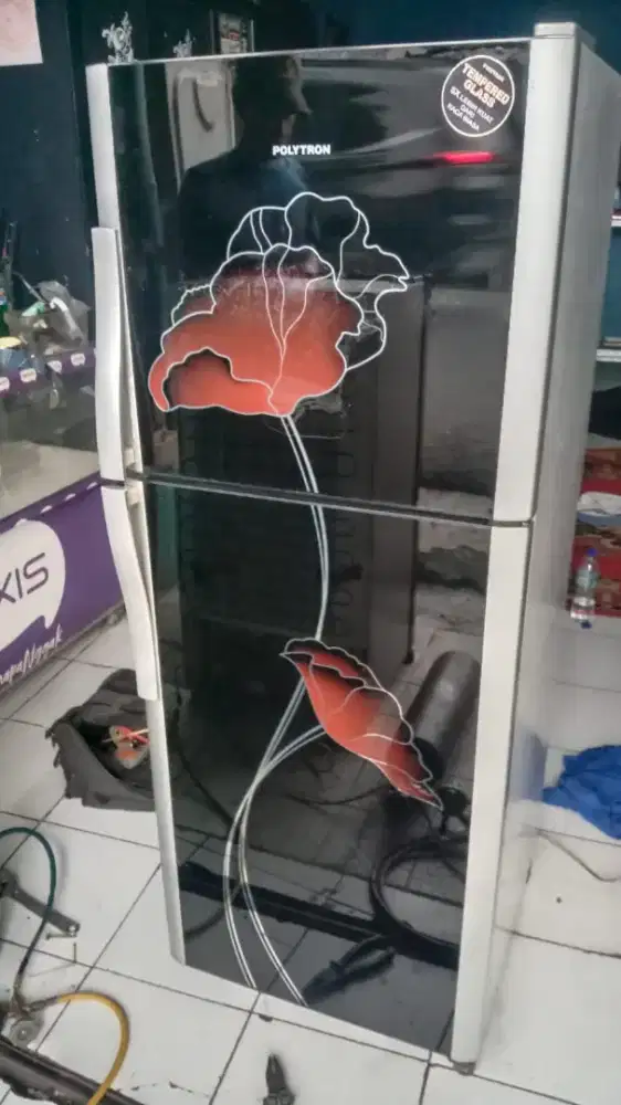 Dijual kulkas 2pintu POLYTRON mesin ORI rak lengkap beku dingin