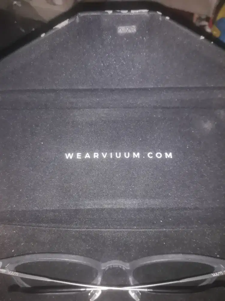 Kacamata Merk VIUUM Second