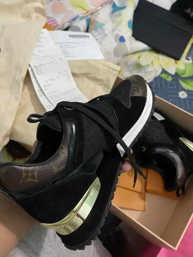 Louis Vuitton Run Away Sneaker Monogram
Sneakers (Original)