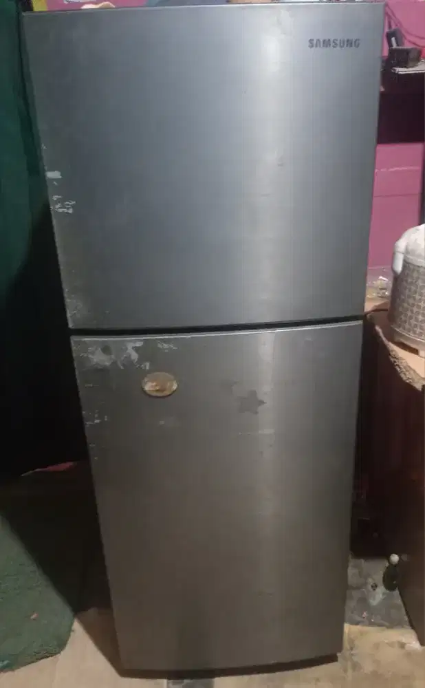Di jual kulkas samsung 2 pintu,kondisi sangat normal juga or