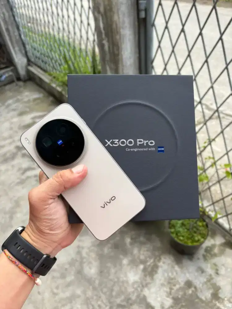 Vivo X300 Pro 5G Zeiss 16/512 Garansi Resmi Februari 2027