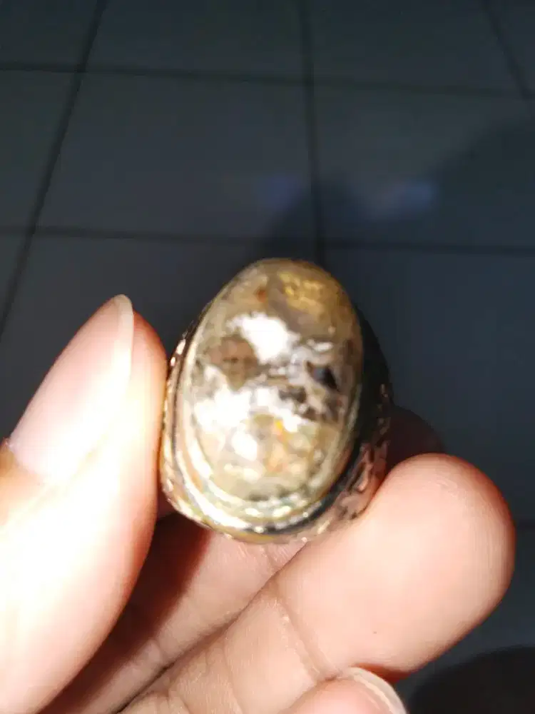 Batu blek Opal. Puser bumi.