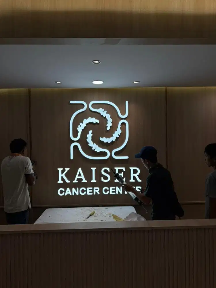 Tim Pemasangan Signage / Neonbox