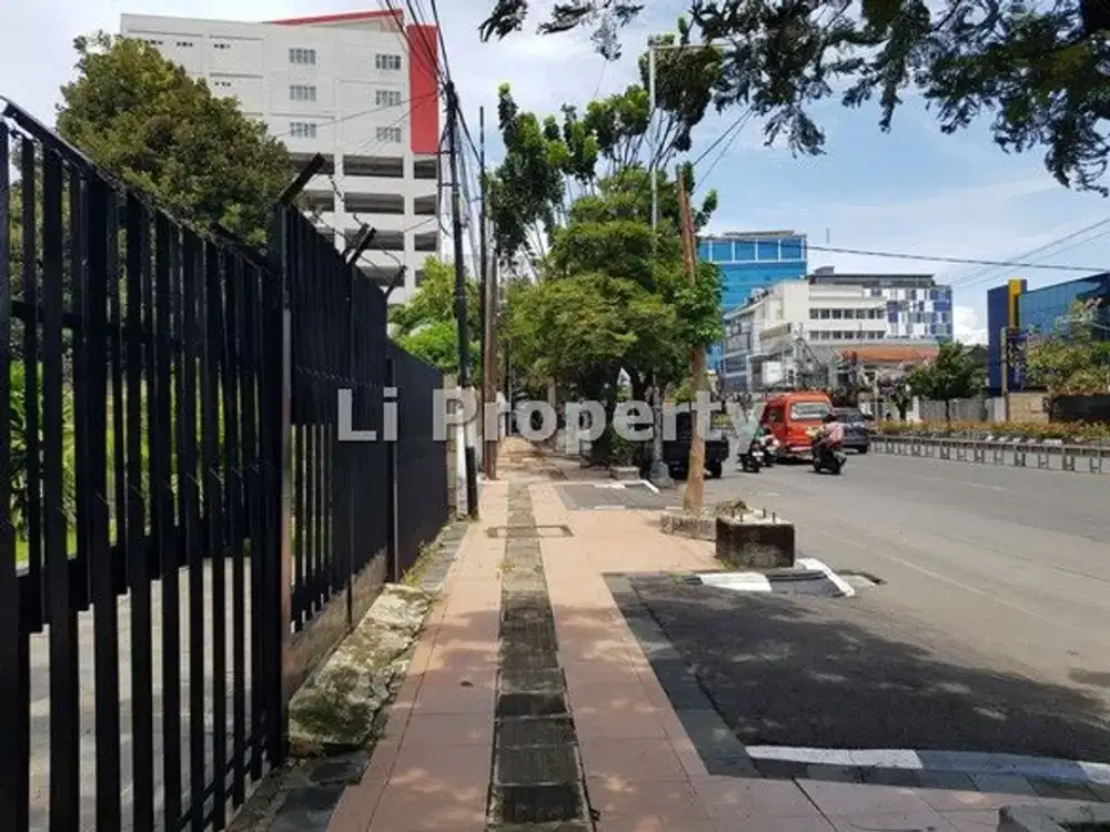 Pandanaran, Pusat Kota, dekat Simpang Lima dan Tugumuda, Semarang