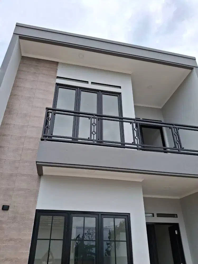 Dijual Rumah Mewah 2Lt, Lokasi Strategis & Kondisi Baru - Kota Bandung